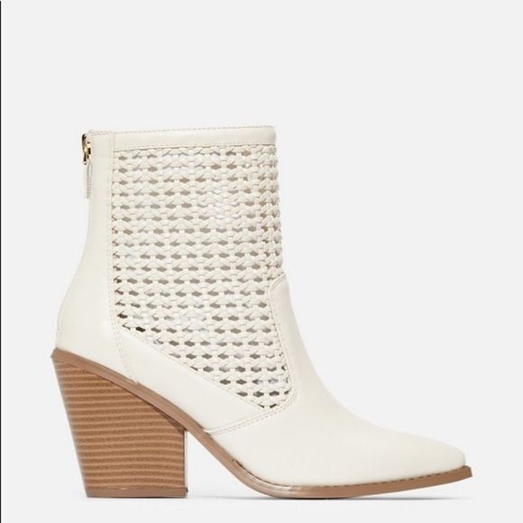 JustFab Shoes - NEW Just Fab Jessie James Decker white  ankle bootie boots 9 karen laser cut